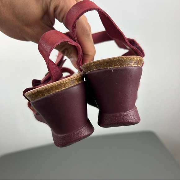 Wanda Panda Red Leather Wedges - Picture 3 of 6